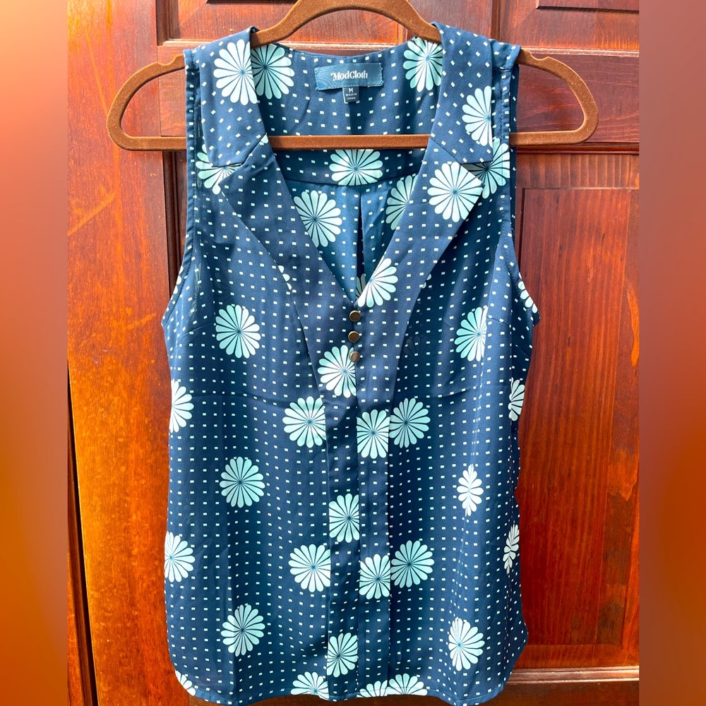 Unrivaled Enjoyment ModCloth sleeveless blouse, blue floral design, size medium
